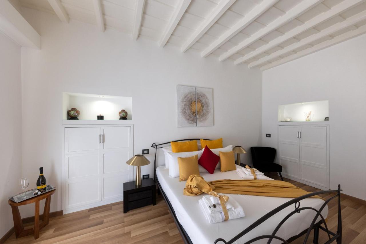 Barcaccia Luxury Suites Рим Екстериор снимка