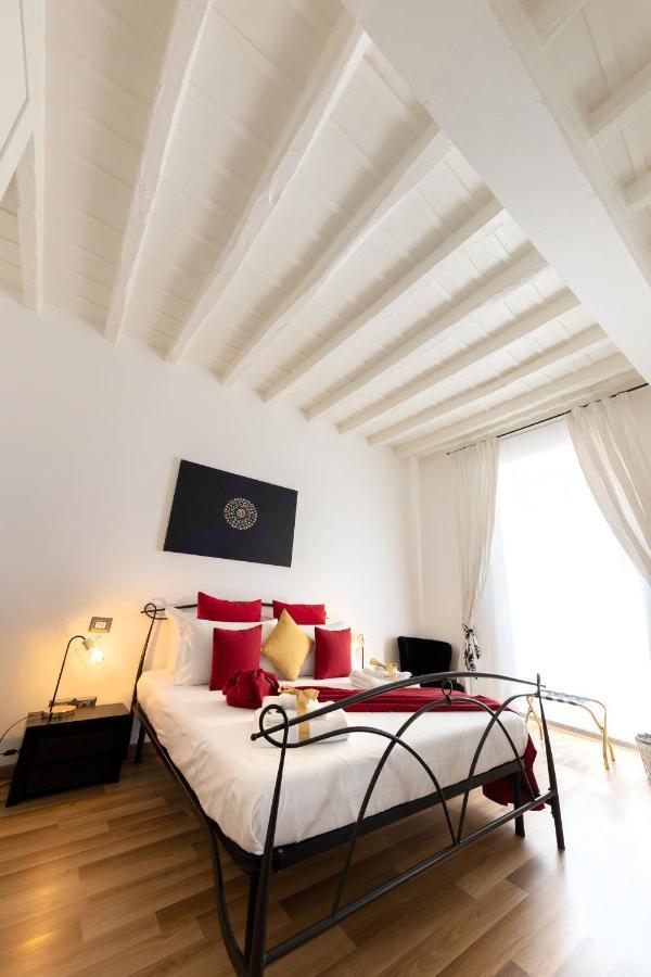 Barcaccia Luxury Suites Рим Екстериор снимка