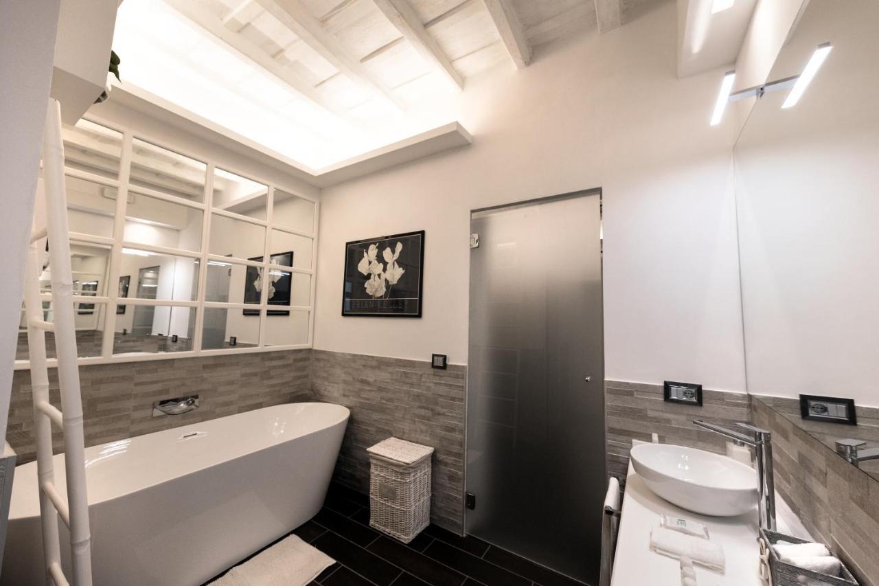 Barcaccia Luxury Suites Рим Екстериор снимка